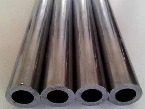 精密钢管就具备得天独厚的优势，因为它的表面不易被氧化